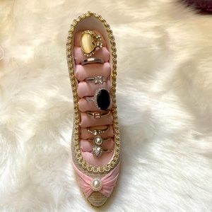 Vintage shoe ring holder! Cute gold thread detail.
